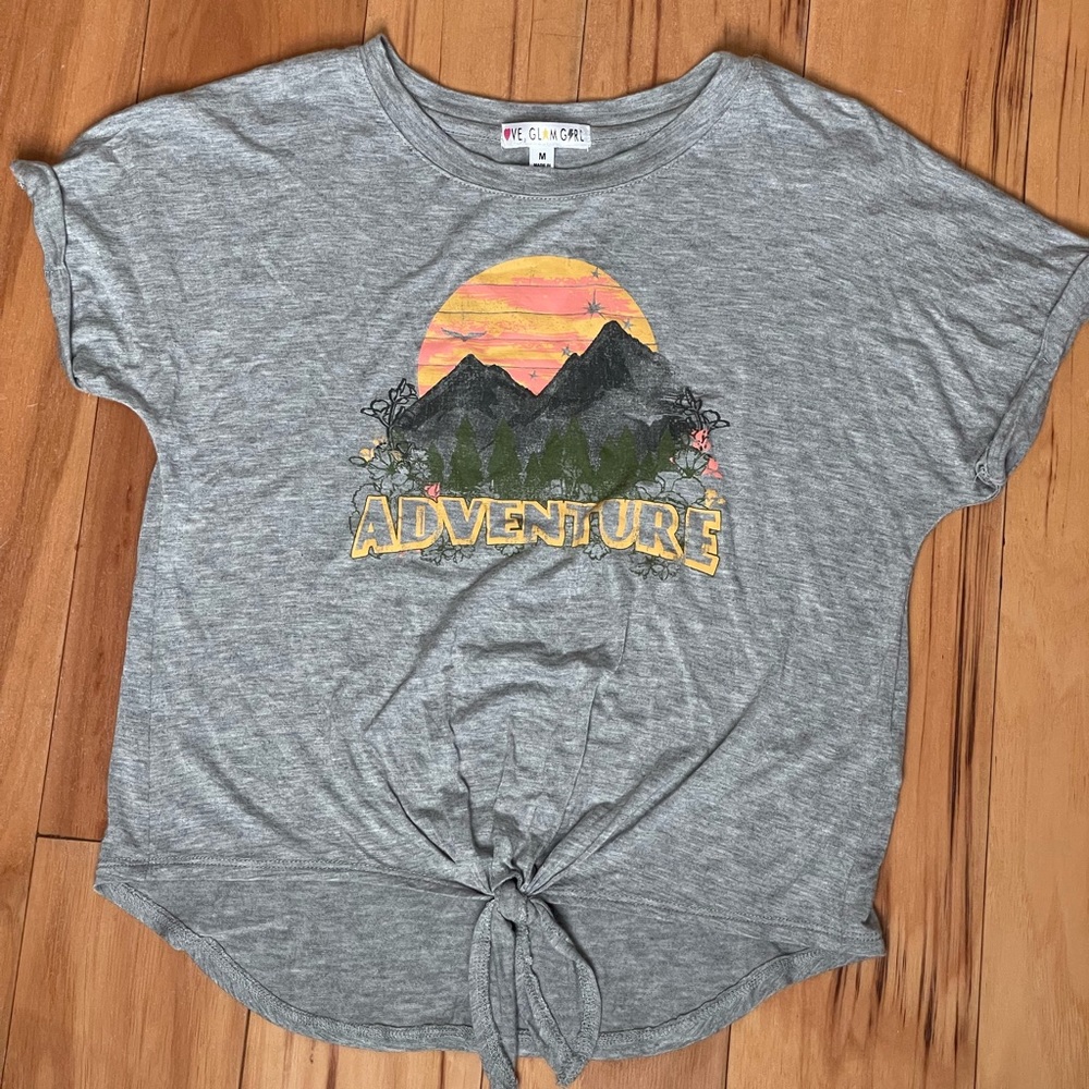 Girls Knotted Adventure Tshirt Size M